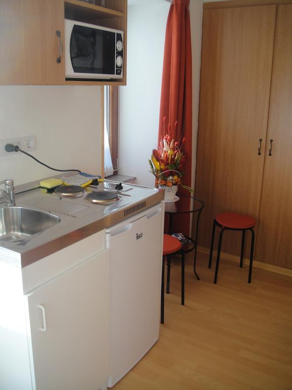 Paks Panzio Hotell Rum bild