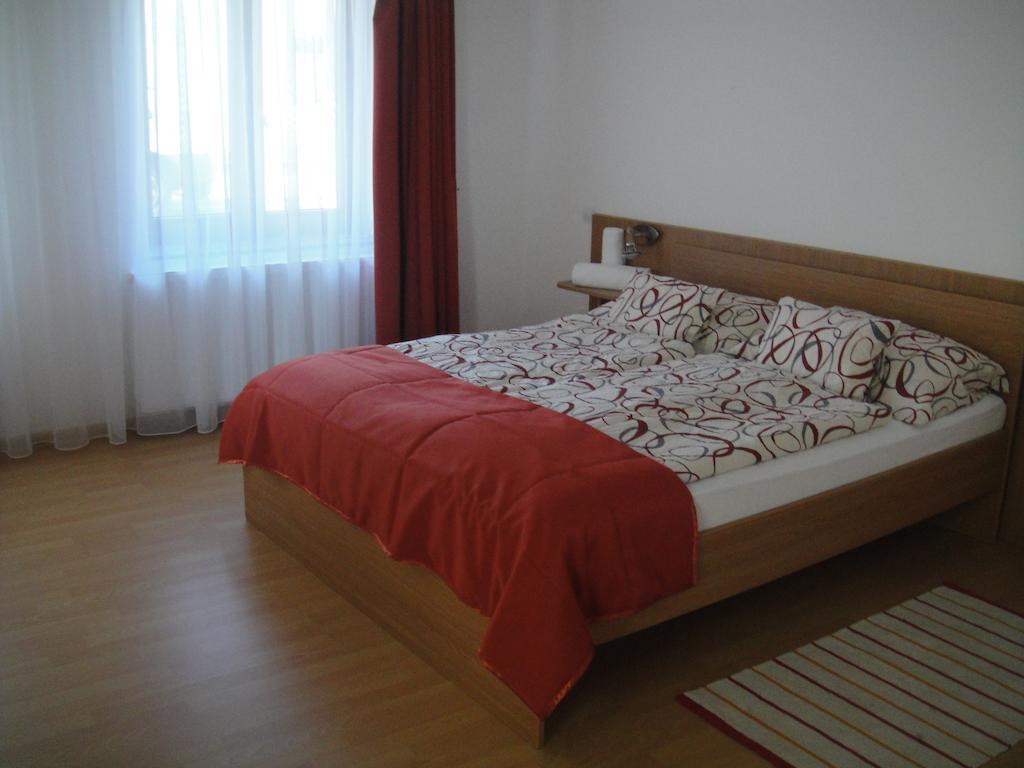 Paks Panzio Hotell Rum bild