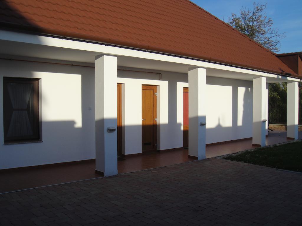 Paks Panzio Hotell Exteriör bild