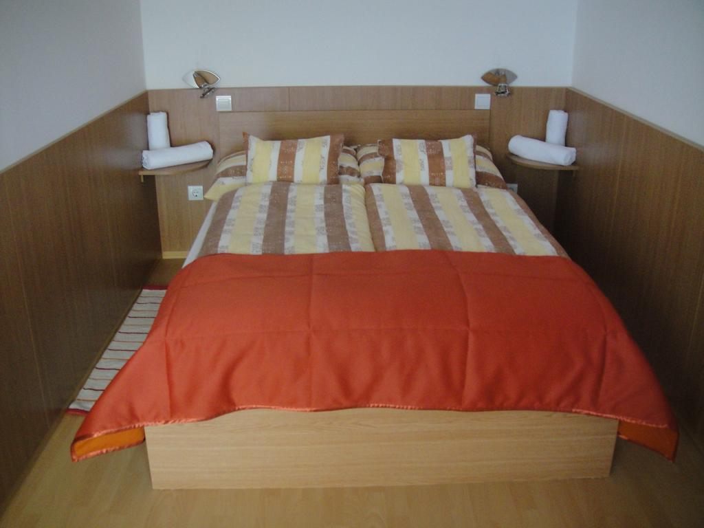 Paks Panzio Hotell Exteriör bild